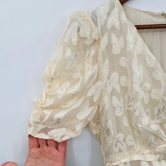 ASTR the Label Erina Ruched Short Puff Sleeve Mini Dress M Cream Lacy Bridal - Picture 4 of 8